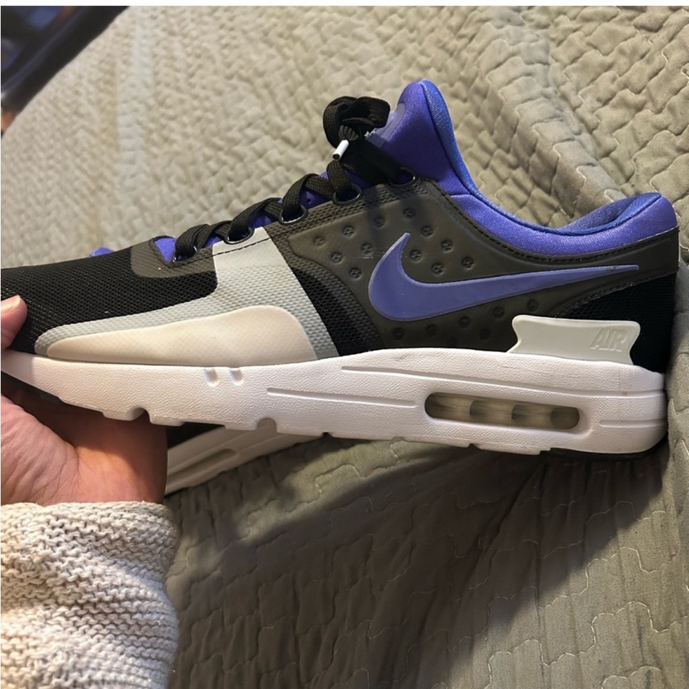Like new NIKE Air max zero